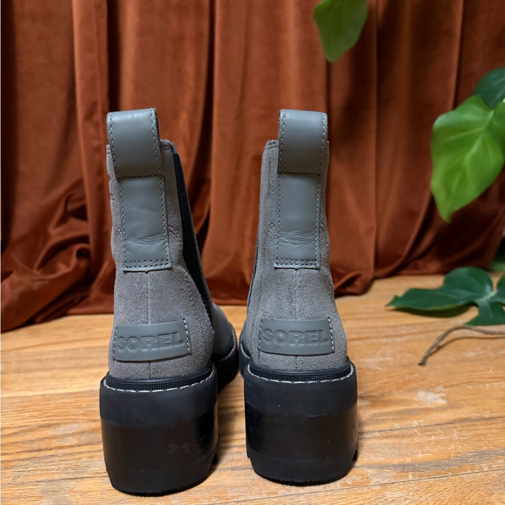 Sorel Gray Suede Chelsea Lug Ankle Boots with Black Elastic - Picture 3 of 4
